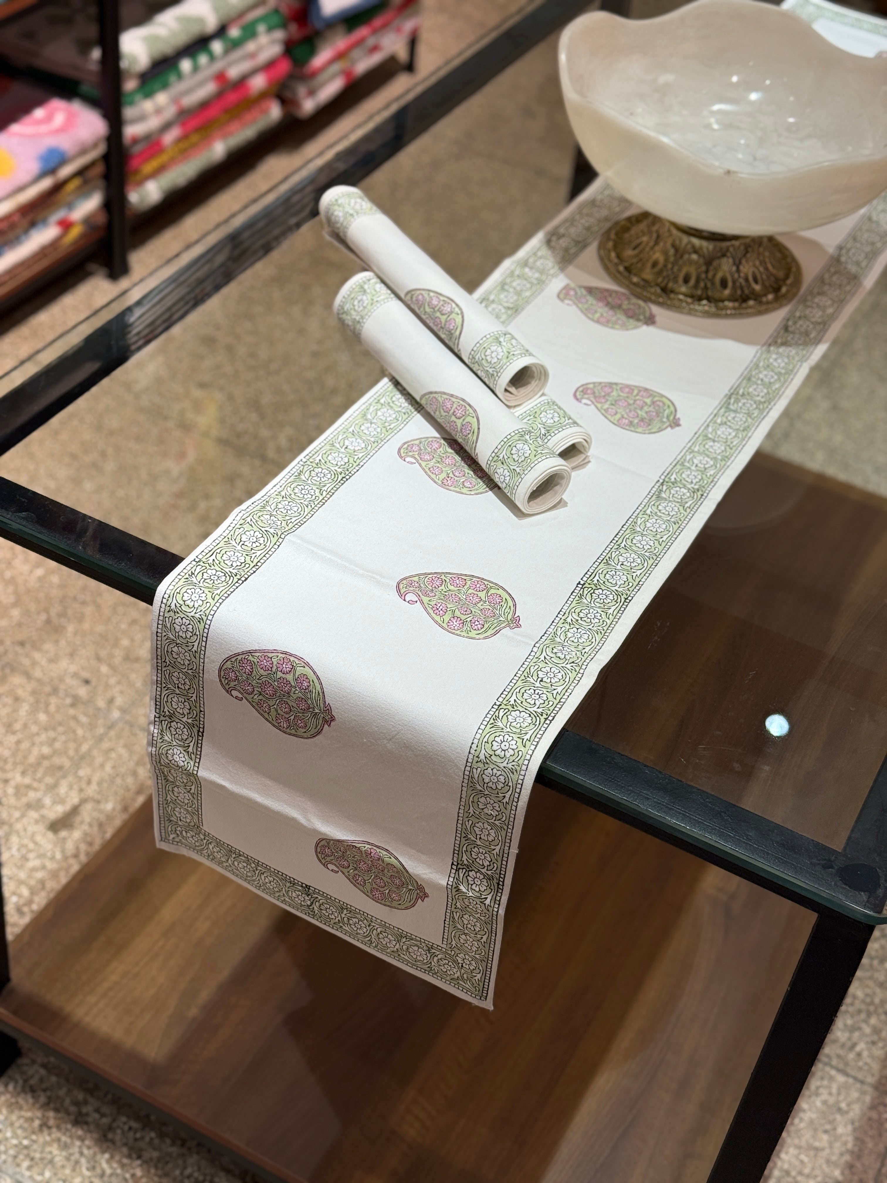 Table Runner and Matching 6-piece Mat Set