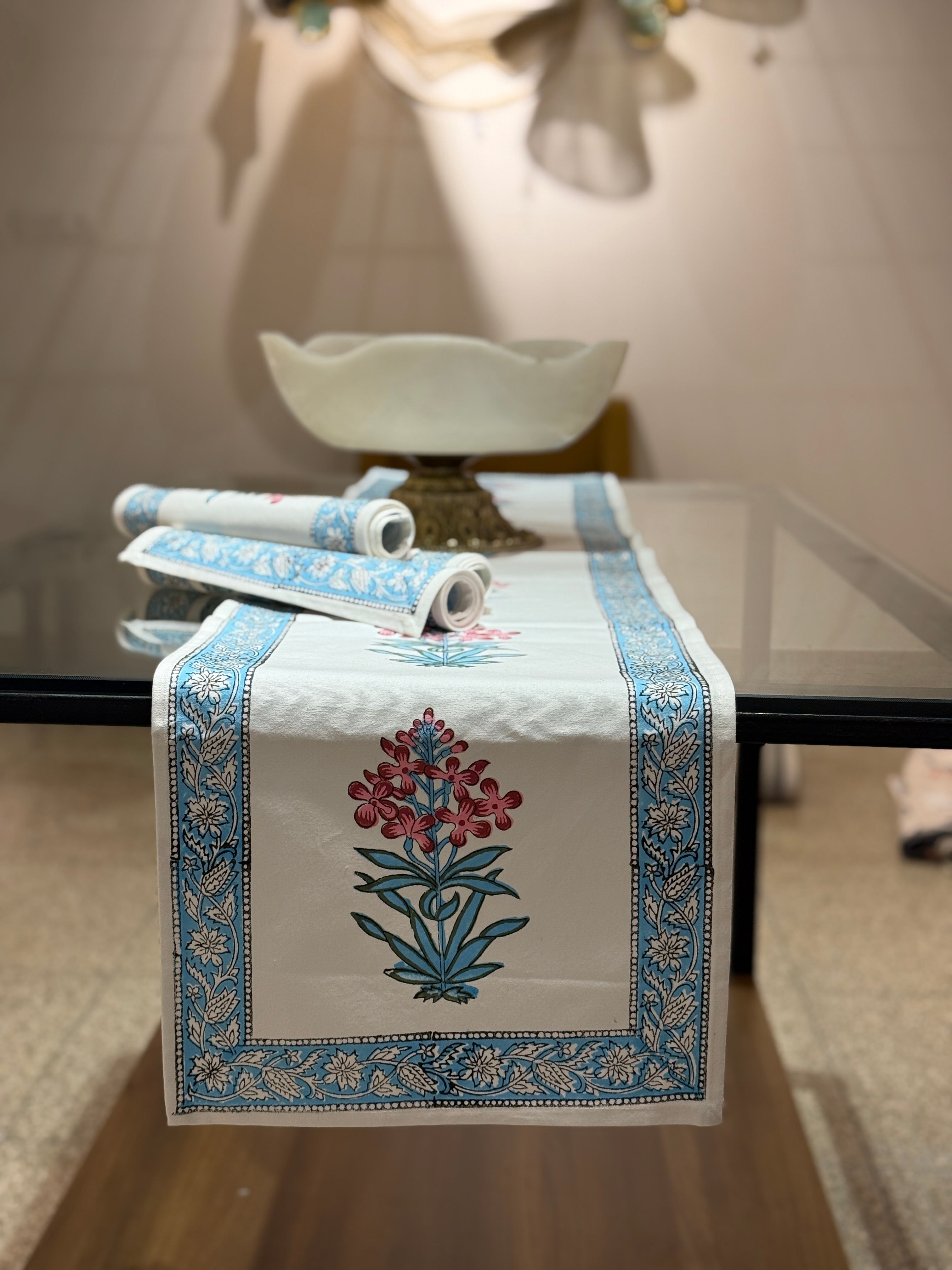 Table Runner and Matching 6-piece Mat Set