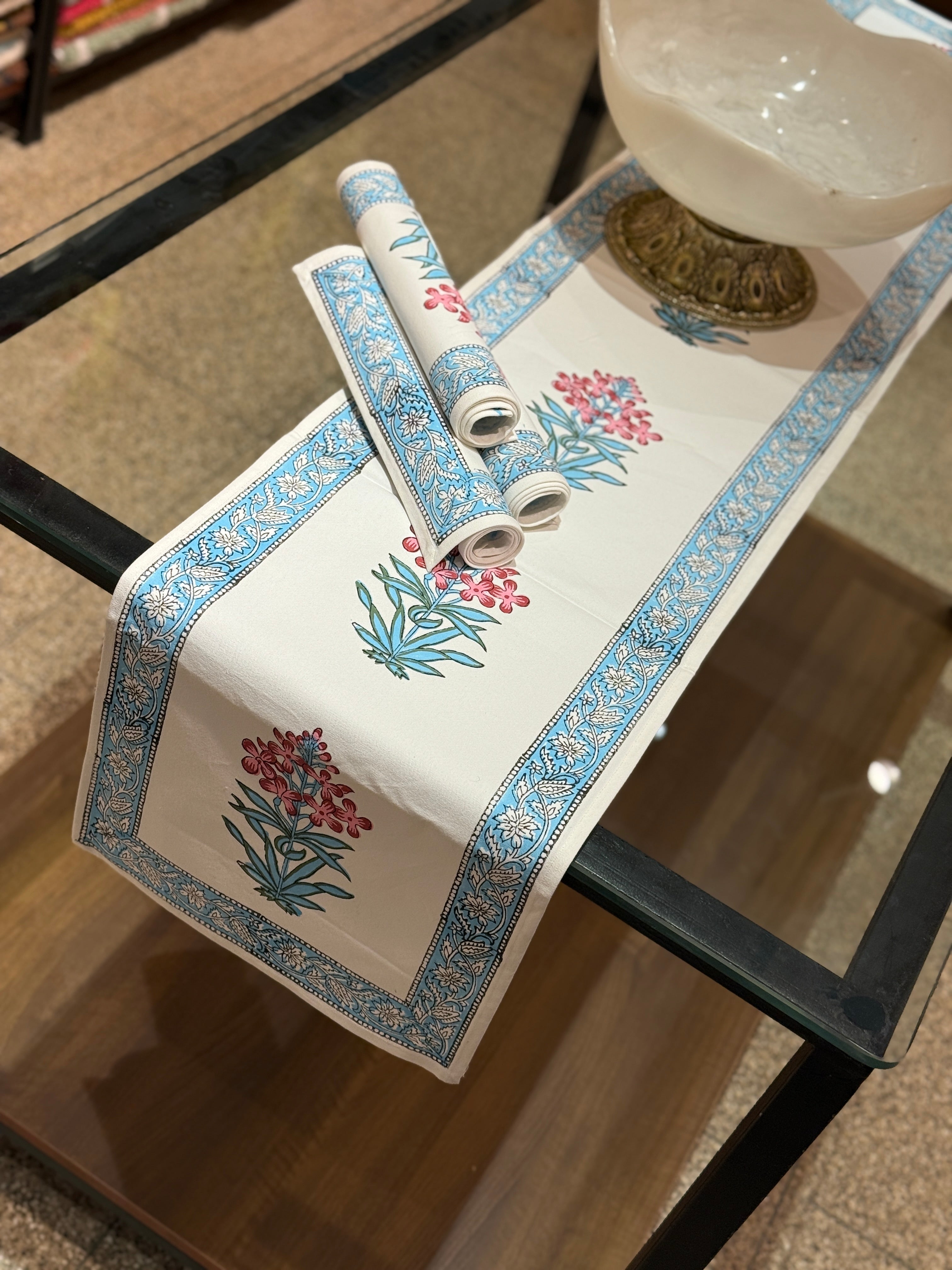 Table Runner and Matching 6-piece Mat Set