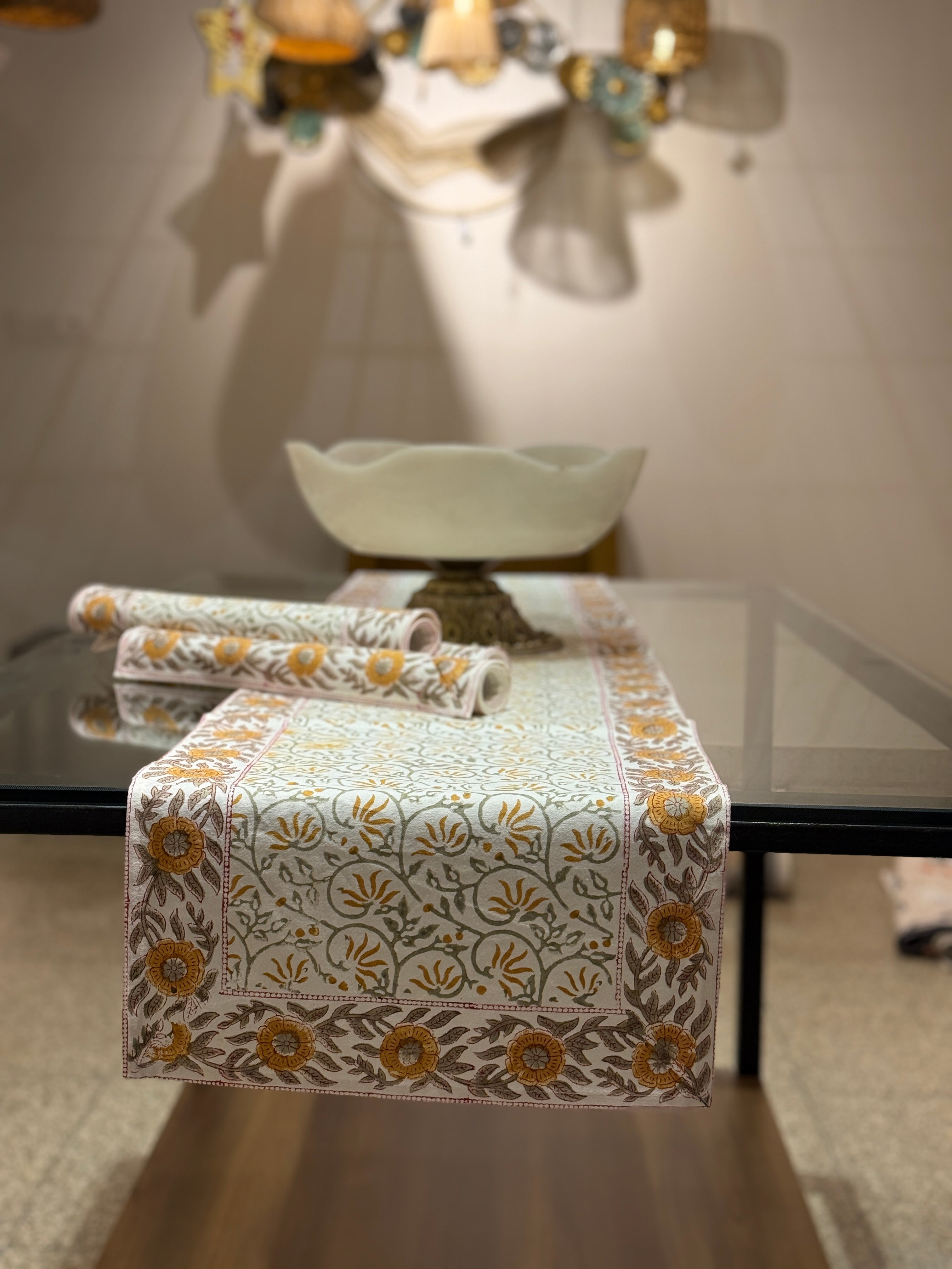 Table Runner and Matching 6-piece Mat Set