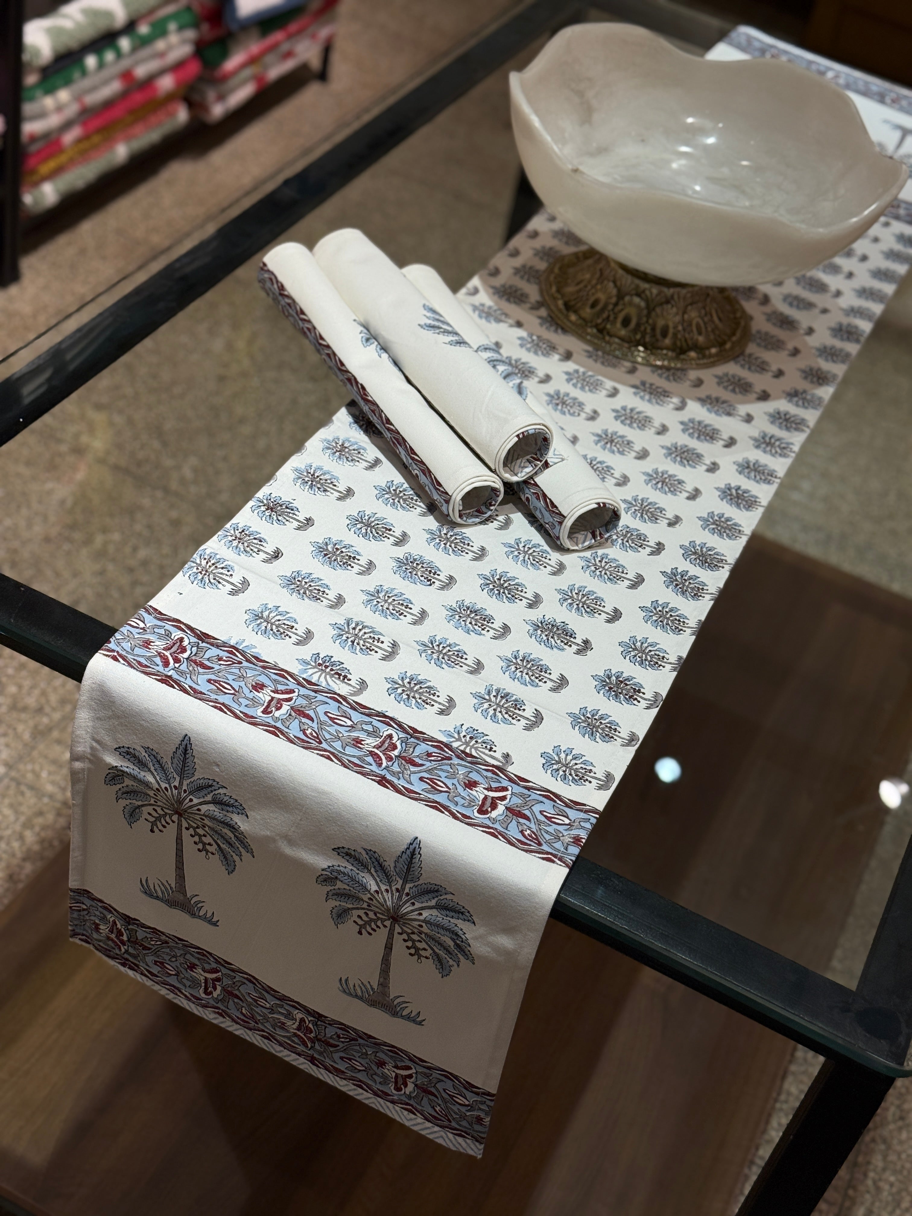 Table Runner and Matching 6-piece Mat Set