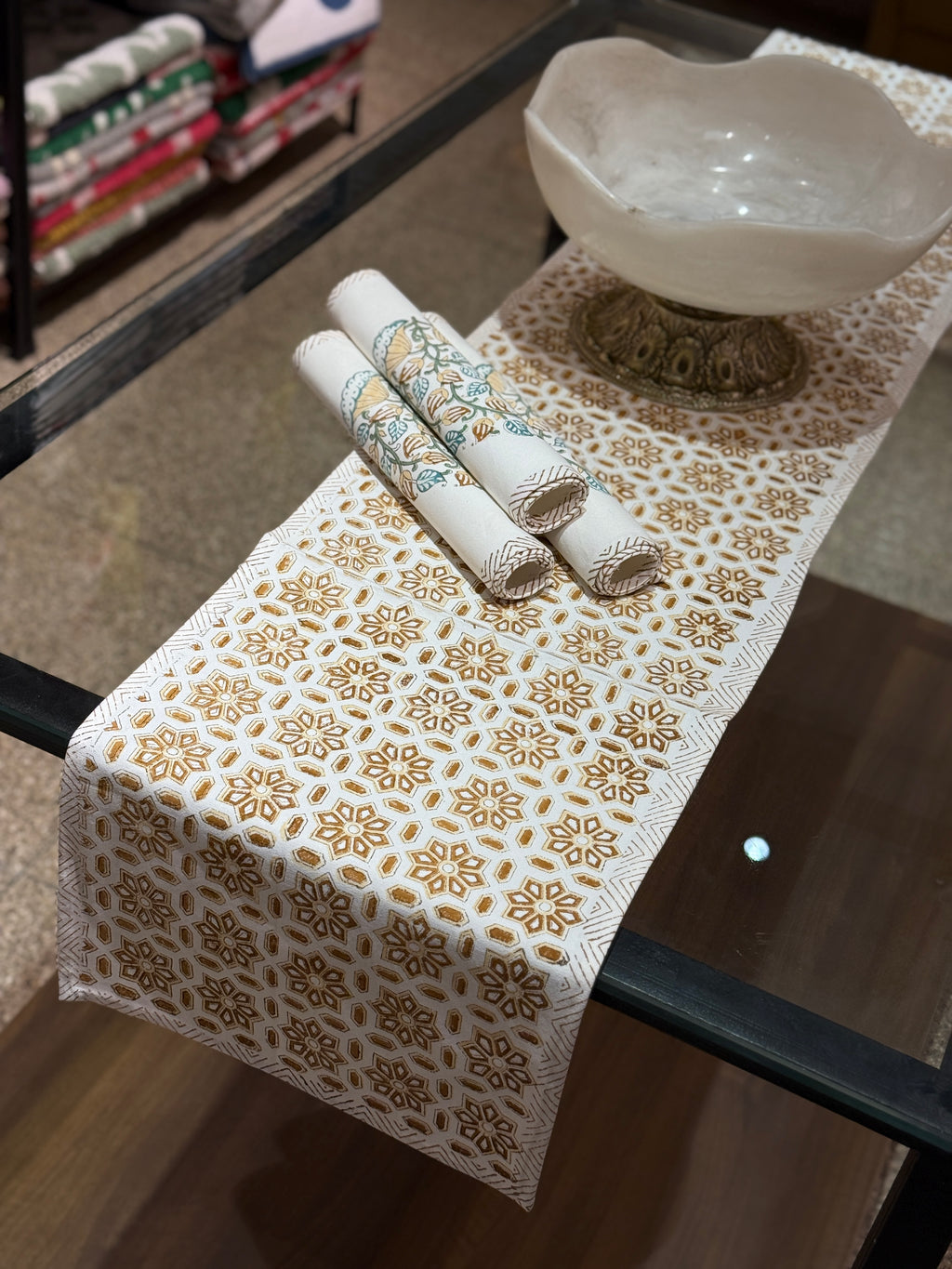 Table Runner and Matching 6-piece Mat Set