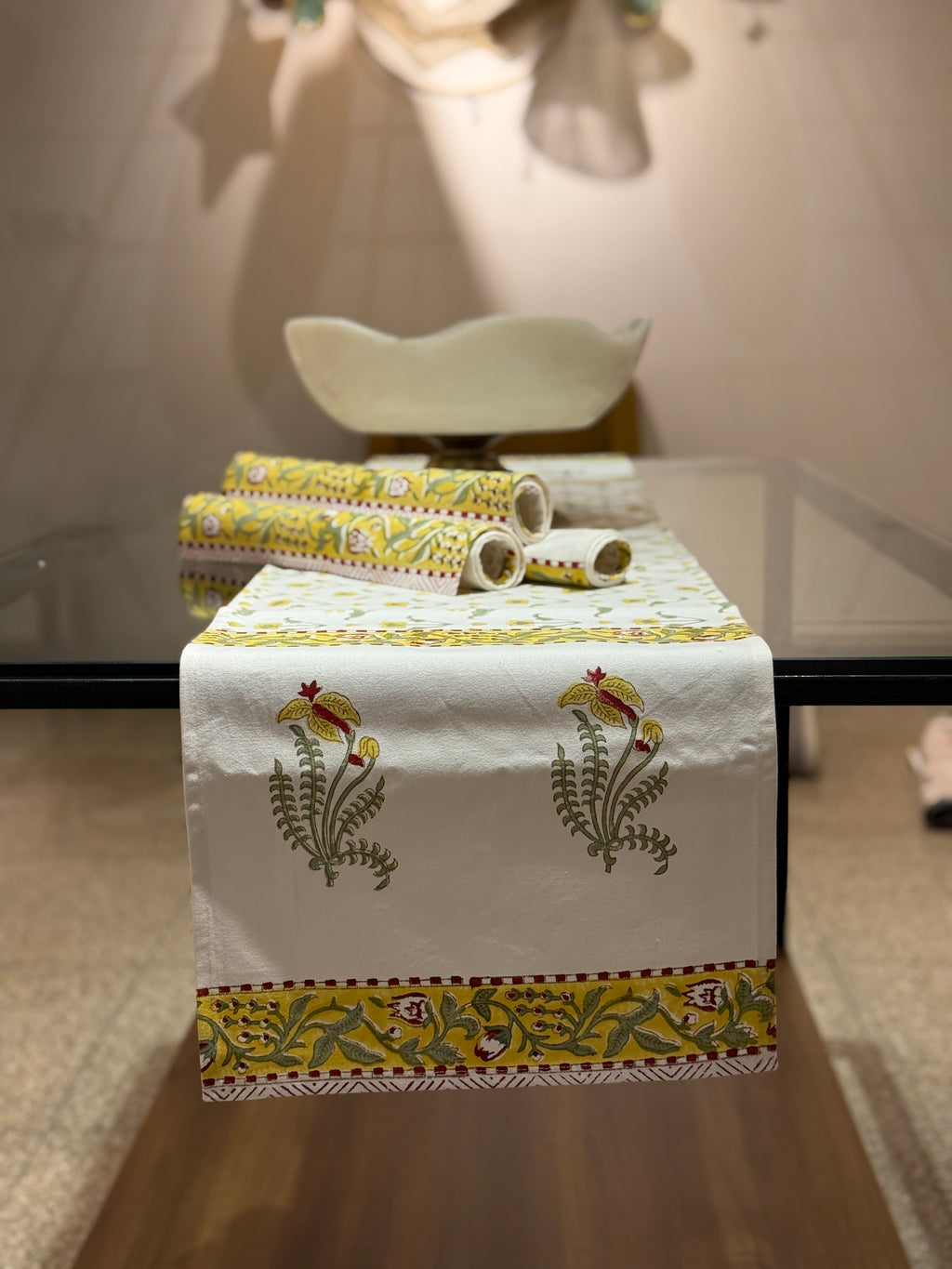 Table Runner and Matching 6-piece Mat Set,