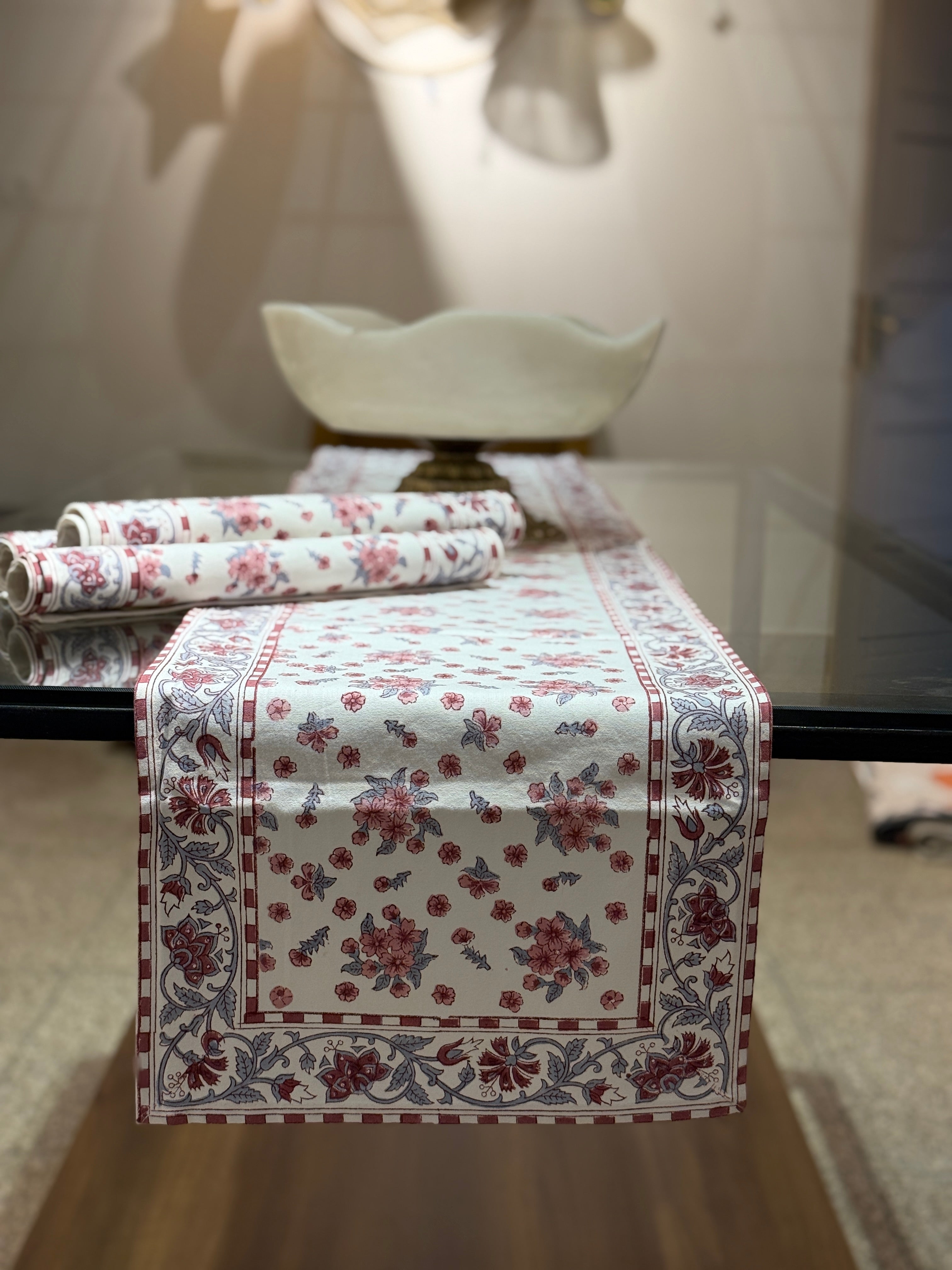 Table Runner and Matching 6-piece Mat Set