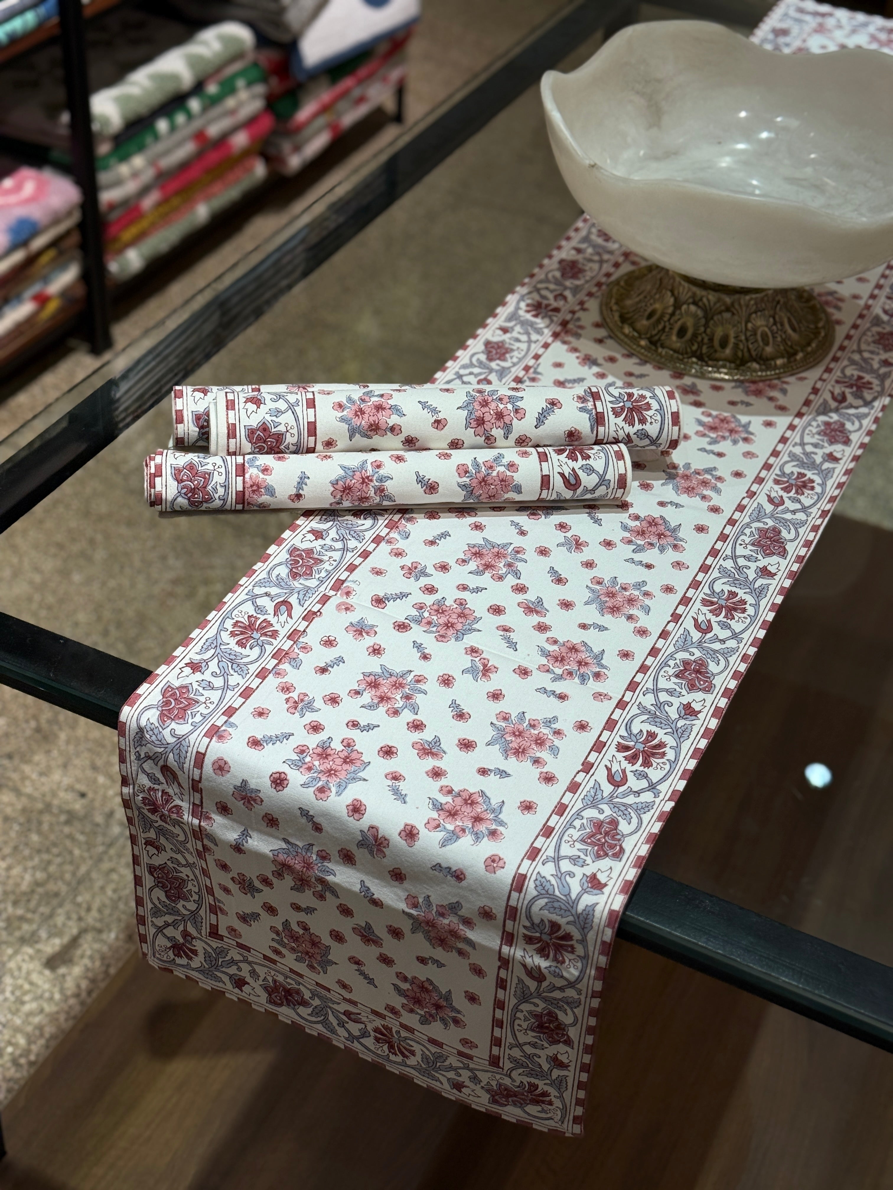 Table Runner and Matching 6-piece Mat Set