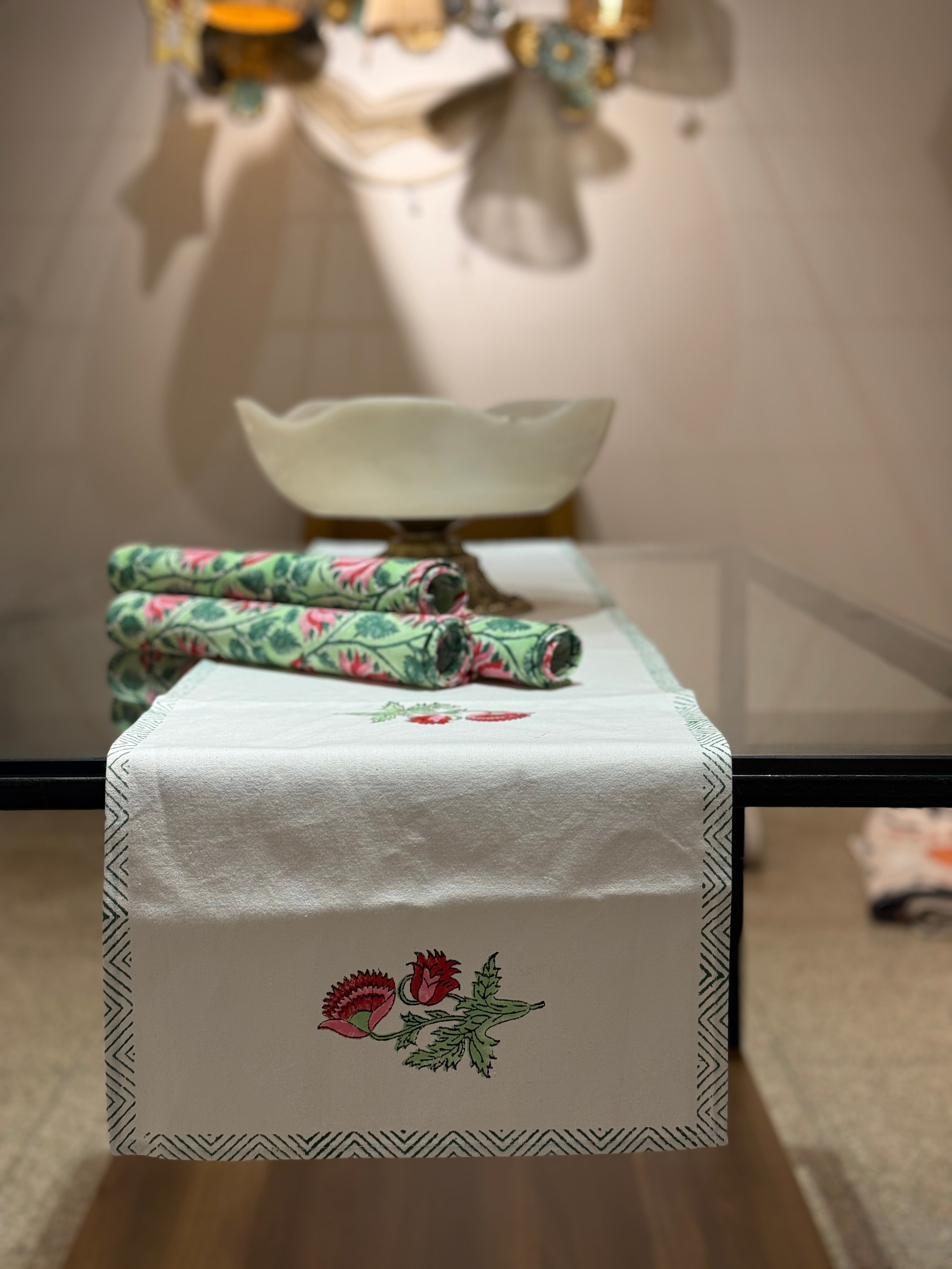 Table Runner and Matching 6-piece Mat Set