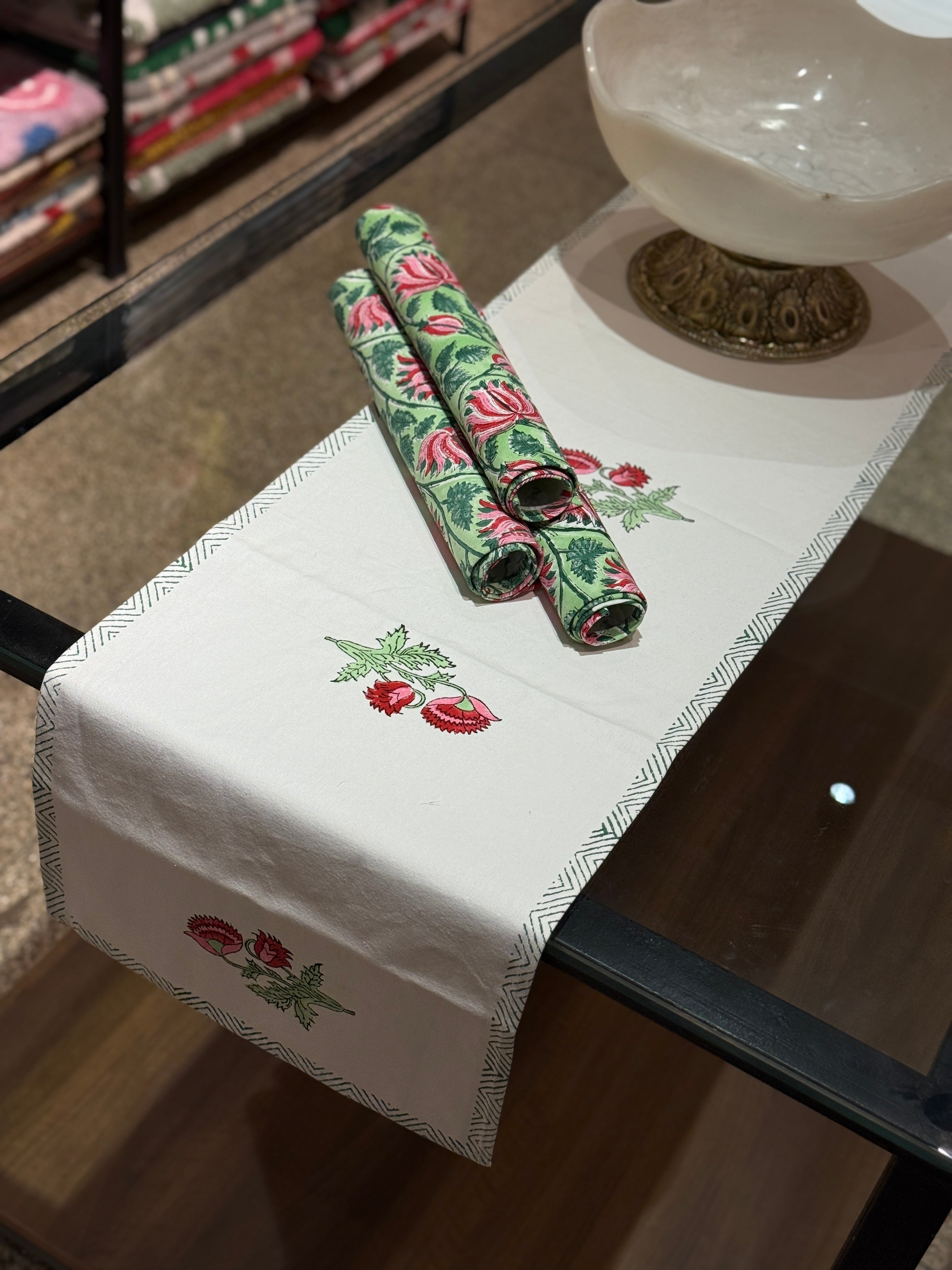 Table Runner and Matching 6-piece Mat Set