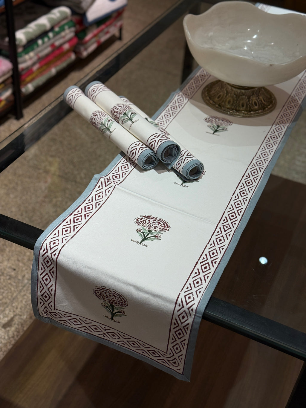 Table Runner and Matching 6-piece Mat Set